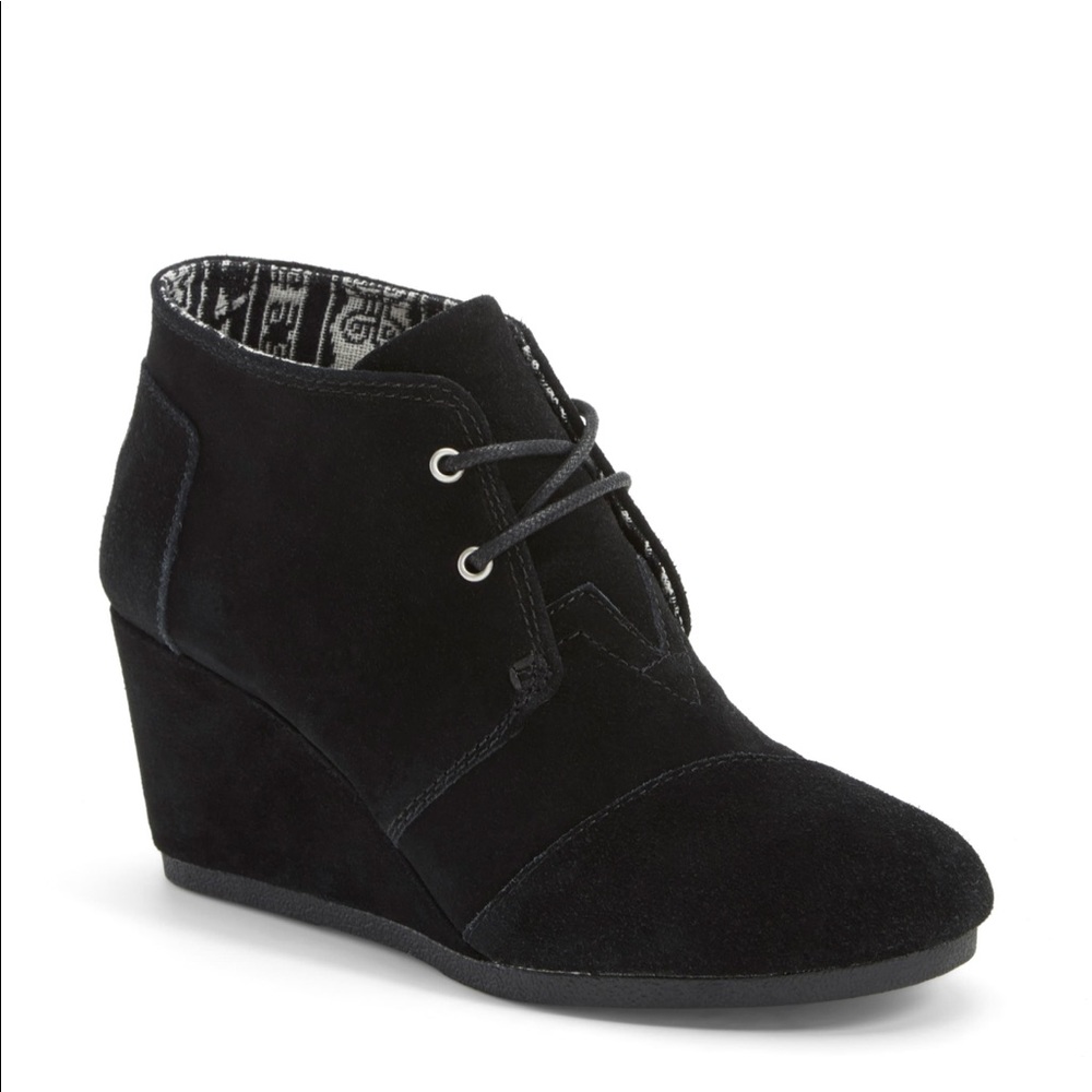 Tom’s desert wedge black size 8.5